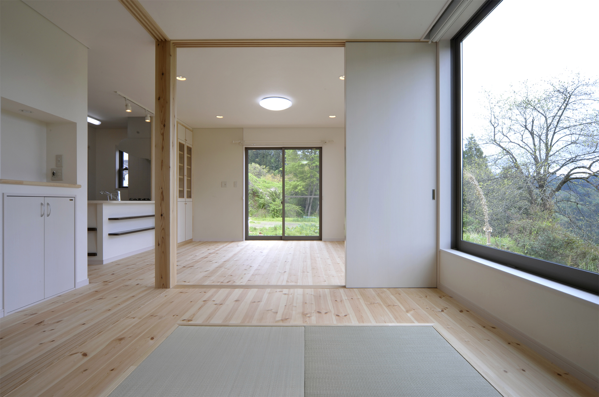 長野市　注文住宅　｜　贅沢な眺望を楽しむ白を基調とした家